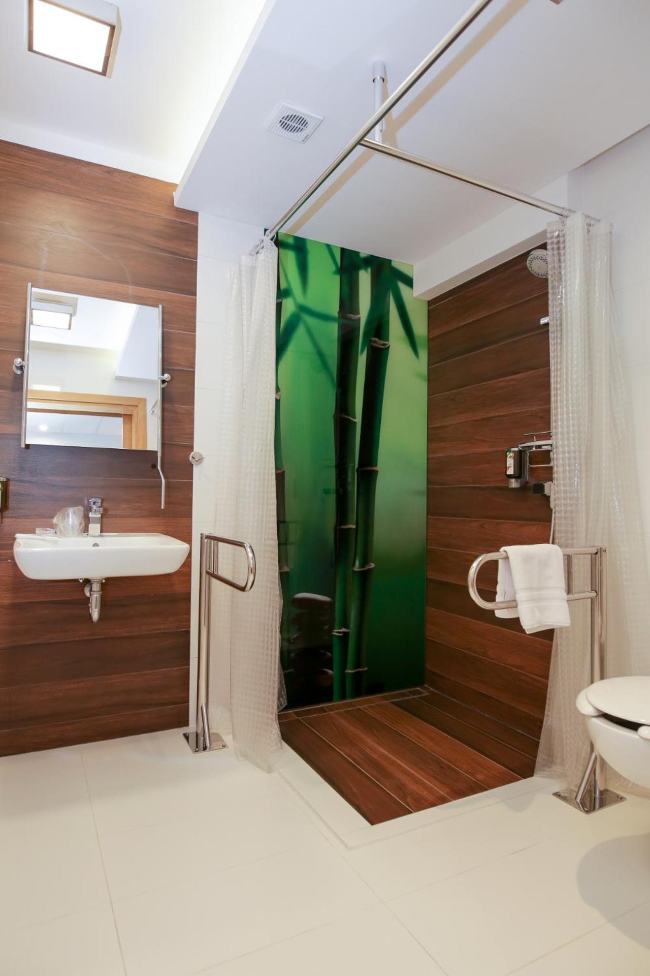 Hotel Amazonka Conference And Spa Ciechocinek Exteriör bild