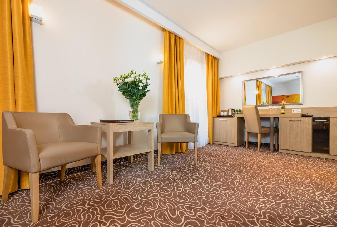 Hotel Amazonka Conference And Spa Ciechocinek Exteriör bild